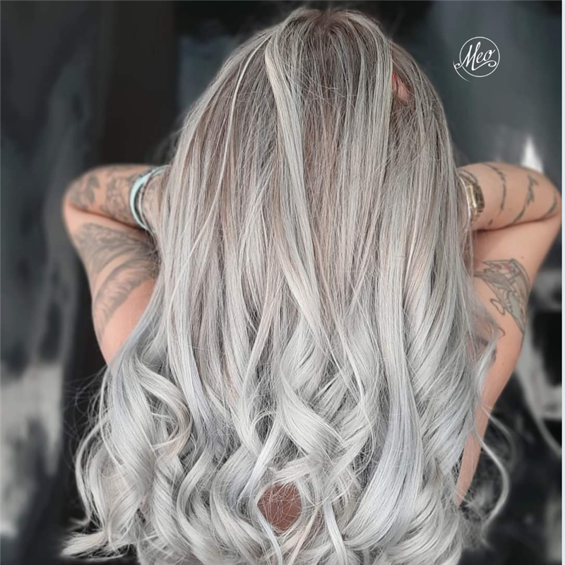 MILK BLONDE [Consulenza Dedicata-Sfumature Intense-Toner-Taglio-Piega Luxury] Illumina con riflessi chiari, donando luce diffusa e contrasto armonioso per un risultato deciso ma naturale.